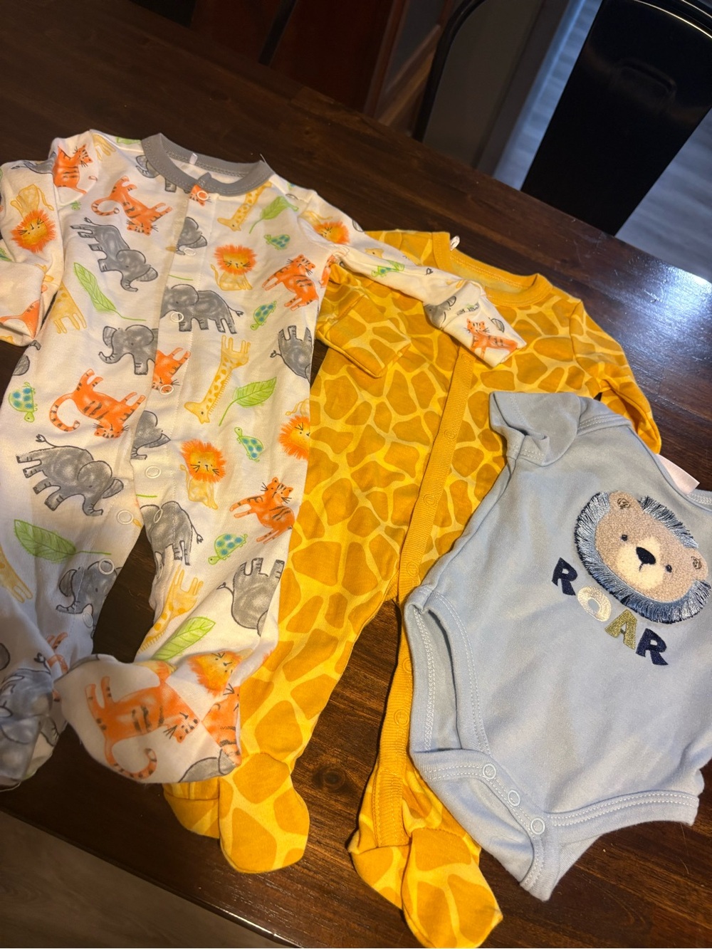 Neutral Brand Baby Safari Set - Yellow, White, Light Blue